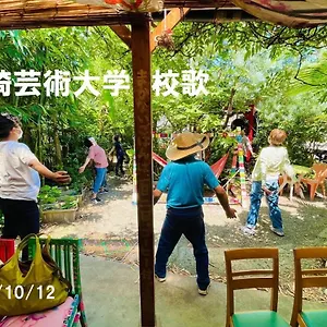 ゲストハウスとカフェと庭　釜ヶ崎芸術大学 ゲストハウス